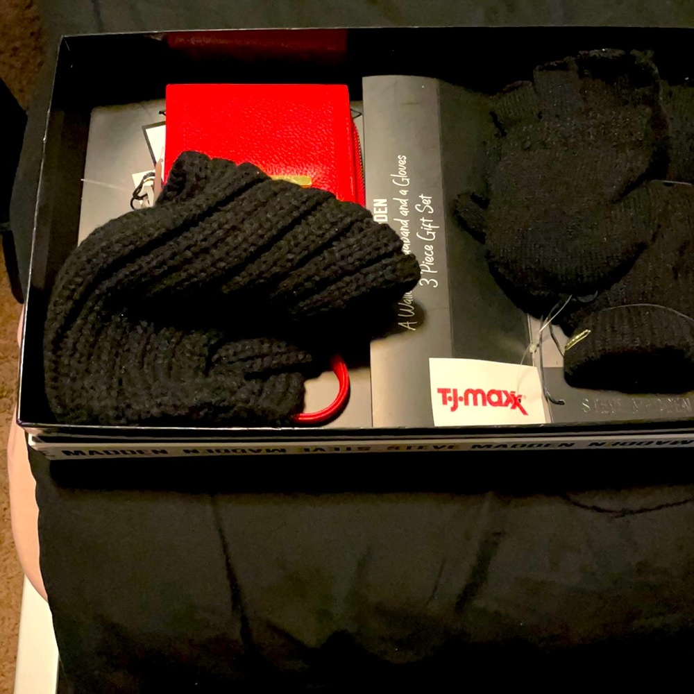 Steve Madden Gift set Headband ,Head band, wallet.